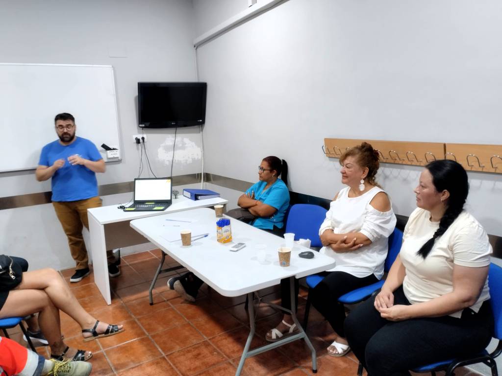 Programa de Alfabetización digital para mujeres en CVC Málaga | Centro de Vida Cristiana